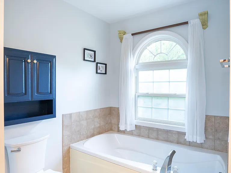 2184 Autumnwood Dr — Photo 32