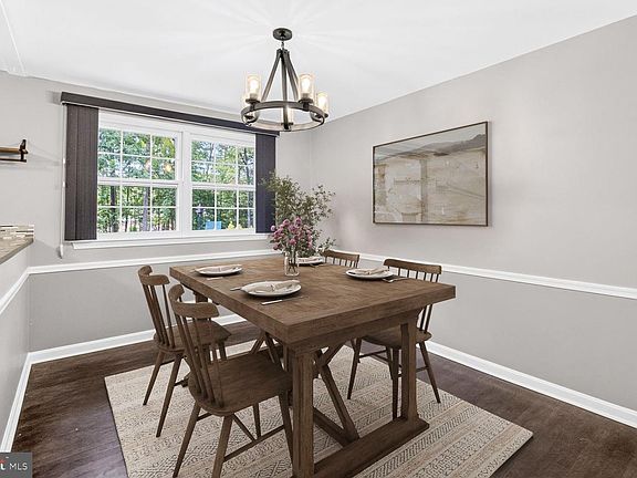 4th image of 3637 Woodley Rd