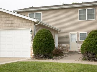 2075 Hummingbird Dr #12, Dubuque, IA 52002