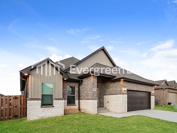 2nd image of 2100 Periwinkle Pl