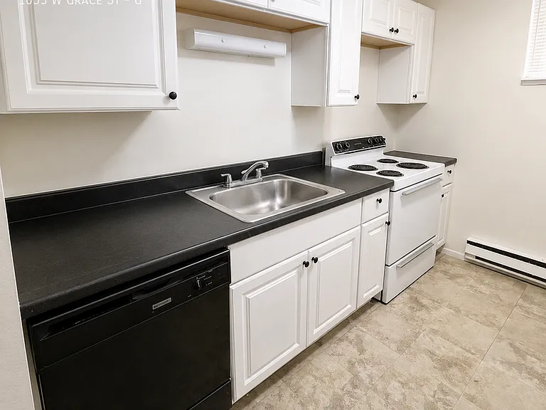 1055 W Grace St #G — Photo 1
