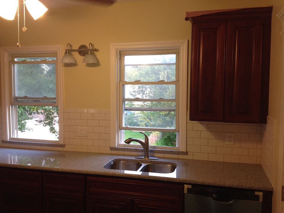 New kitchens w/ granite