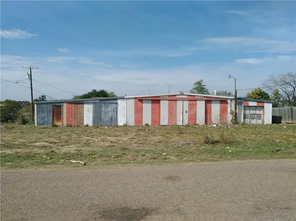 5010 Pena Ln, Zapata, TX 78076