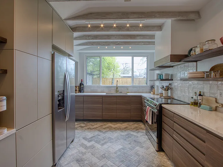 Albacore Dr — Photo 3