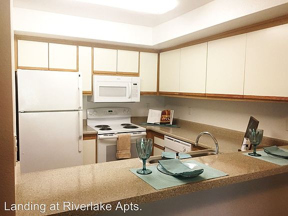 4th image of 630 Lake Front Dr APT 5