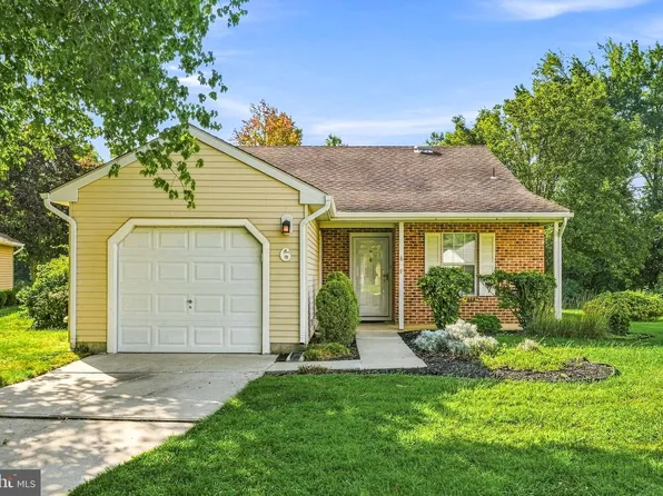 6 Avandale Ct, Mount Laurel, NJ 08054
