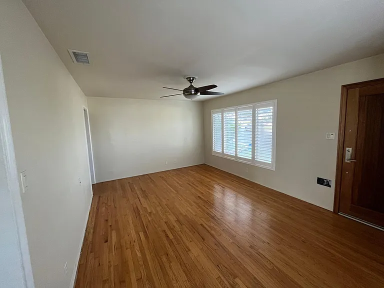 1133 W Crestwood Ave — Photo 5