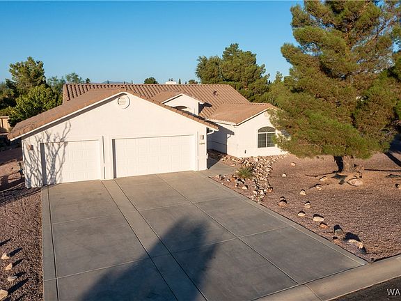 2nd image of 2382 Pueblo Drive