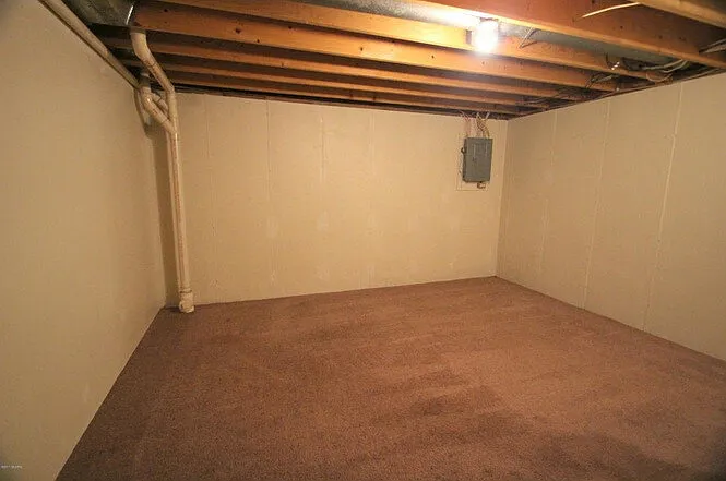 922 Emerald Ave NE #1 — Photo 3