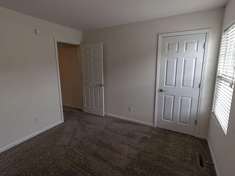 3306 E Saint Charles Rd — Photo 26