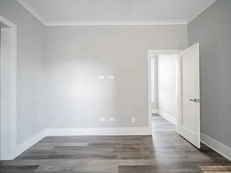 1472 W Erie Street — Photo 12