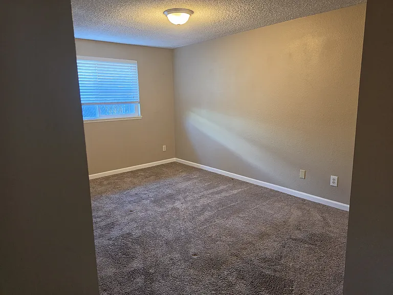 449 SW I St #A — Photo 12