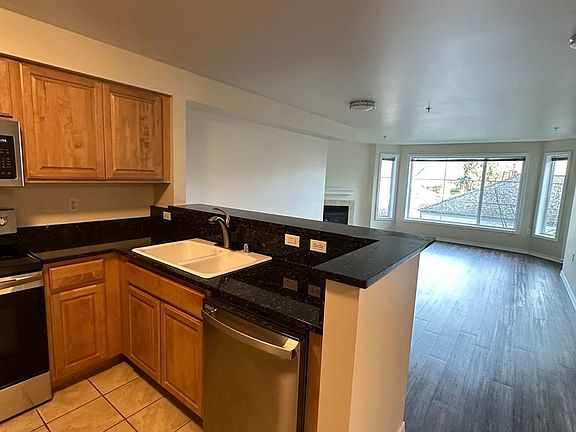 4th image of 110 Williams Ave S Unit 204