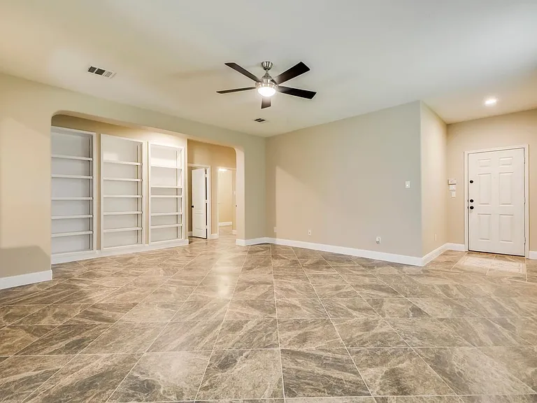 2202 Ezra Ct — Photo 8