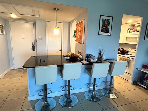 2nd image of 880 Mandalay Ave #514
