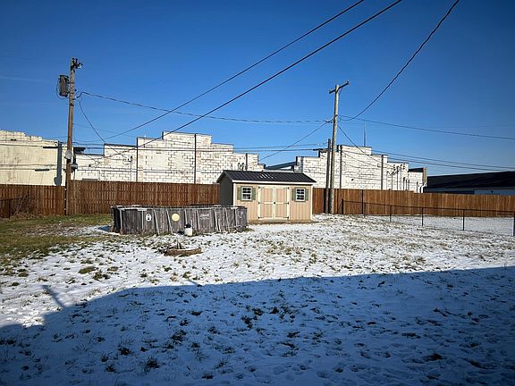 3rd image of 802 Crescent Dr