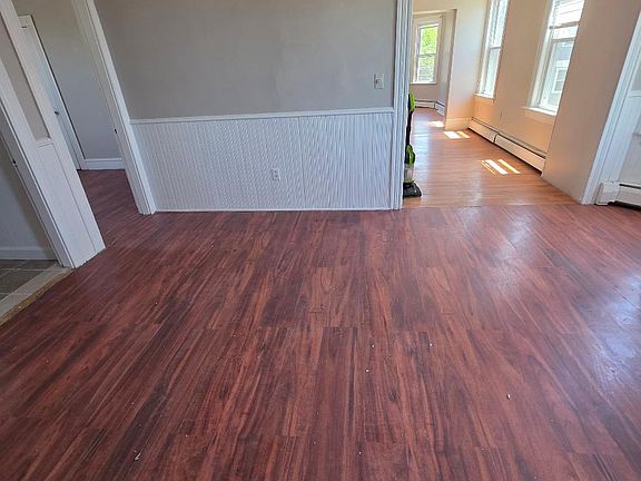4th image of 183 Albion St #2