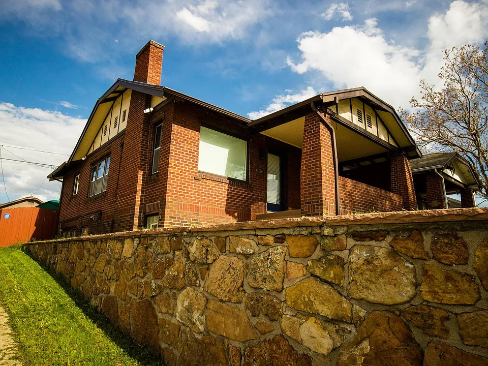 3458 N Steele St