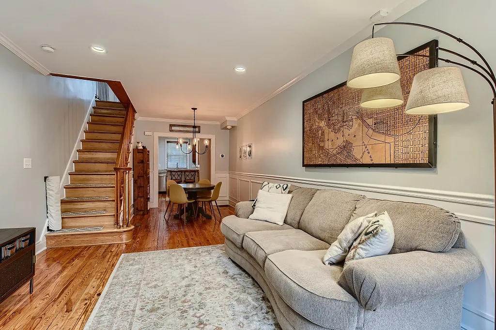 3 bed, 1032 sqft, $2,300 — Photo 2