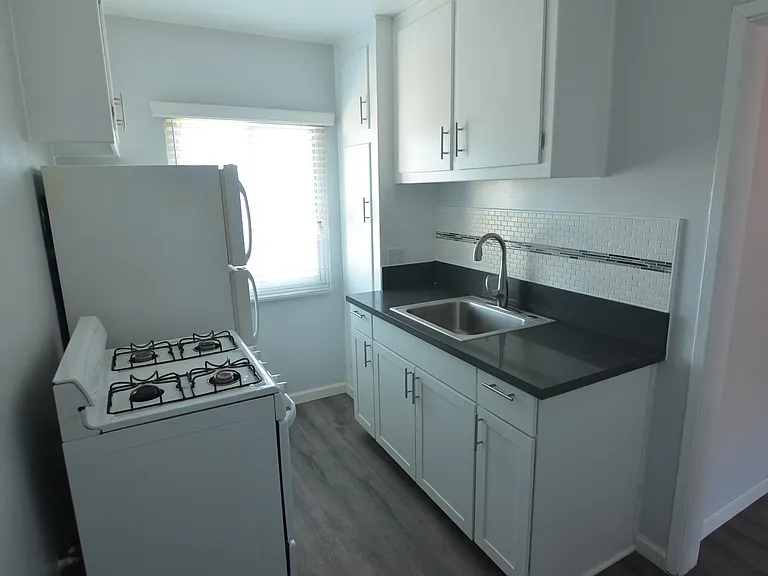4315 Lennox Blvd #12 — Photo 4
