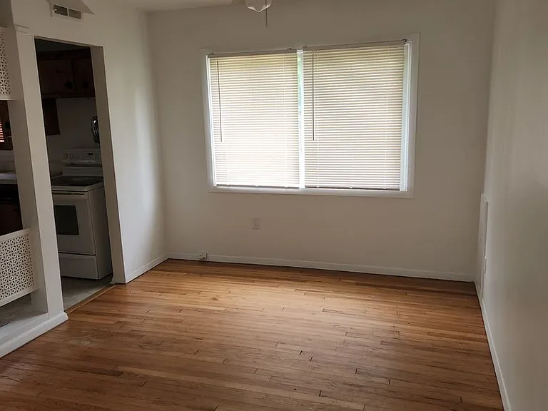 2236 Corbett Ave — Photo 8