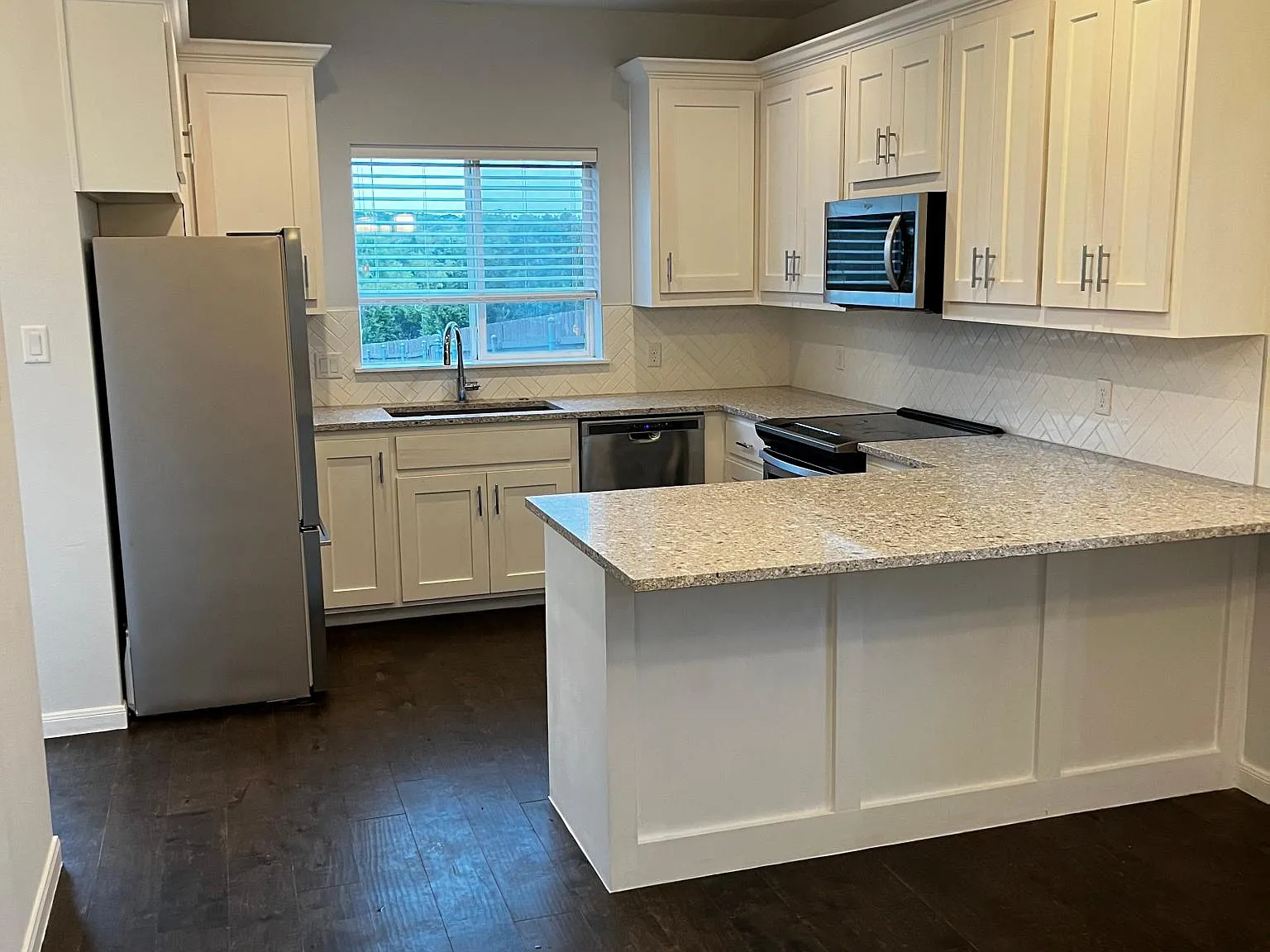 3 bed, 2.5 bath, 1560 sqft, $2,400 — Photo 3