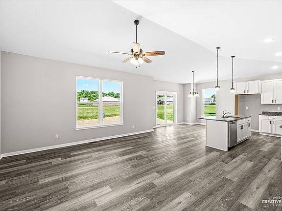 3rd image of 427 Riverbend Dr
