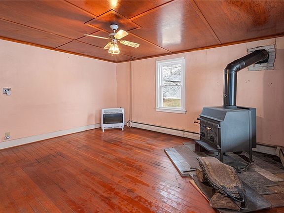 5th image of 107 Factory St