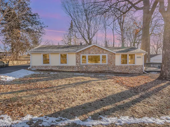 2930 Dickens Ln, Mound, MN 55364