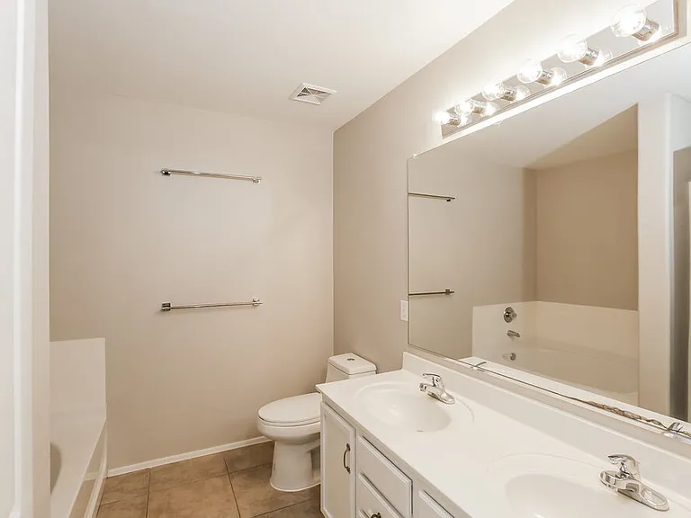 21118 E Stonecrest Dr — Photo 10
