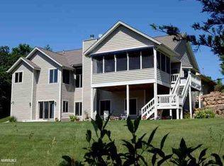 15 Wedgewood Dr, Galena, IL 61036