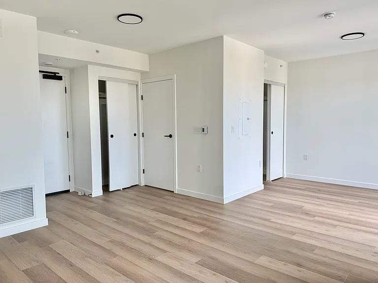 2488 Granville St — Photo 20