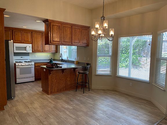 5th image of 651 Glenbrook Dr