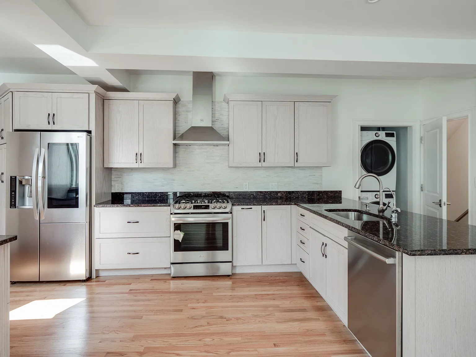 2 bed, 1230 sqft, $3,930 — Photo 3