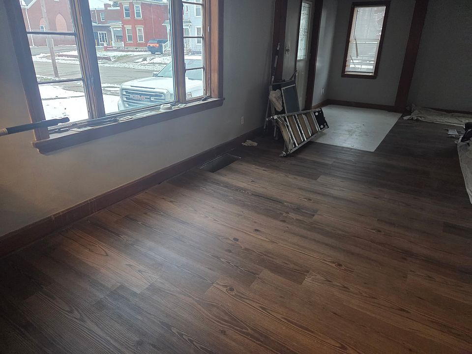 1st image of 1024 W 21st St