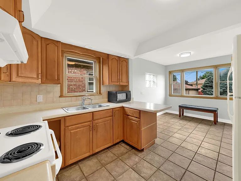 6354 S Austin Ave — Photo 12
