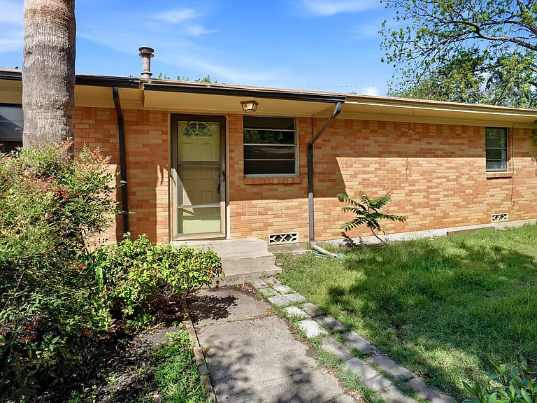 900 Emery St — Photo 18