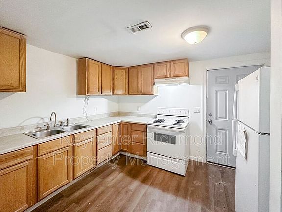 5th image of 14 E 12th St