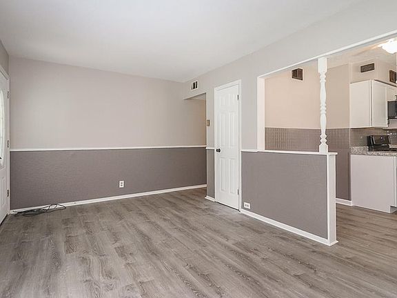 3rd image of 2813 Hermit Ave