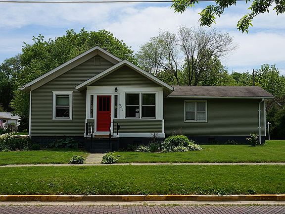 2nd image of 907 E Illinois St