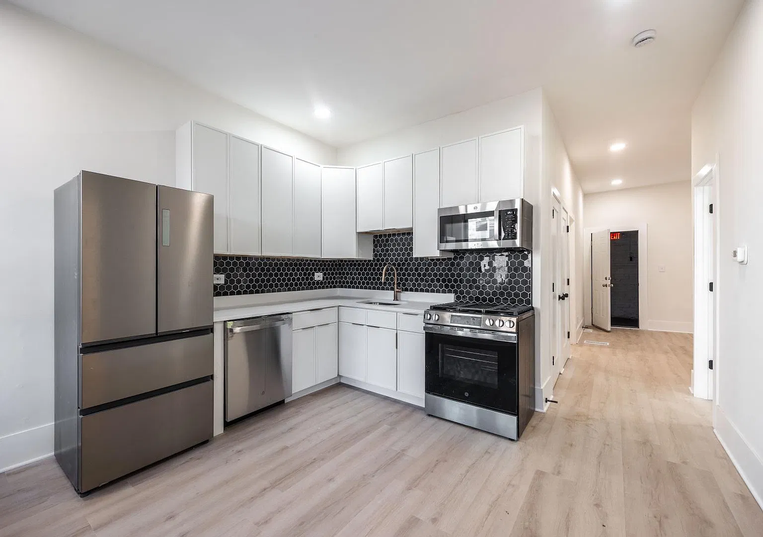 944 North Damen Avenue #1R — Photo 1