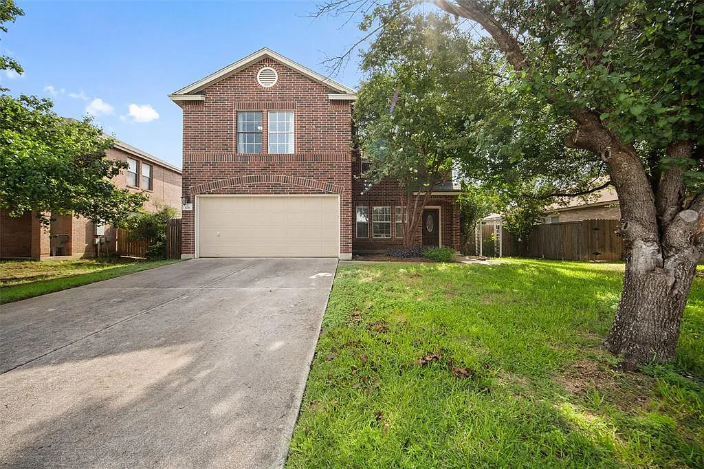 3 bed, 2.5 bath, 2331 sqft, $2,000 — Photo 1