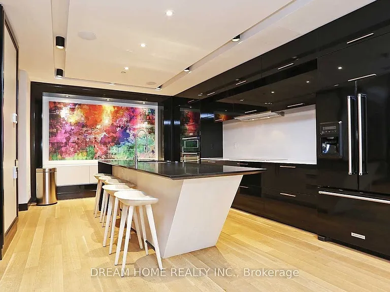 30 Roehampton Ave #2902 — Photo 41