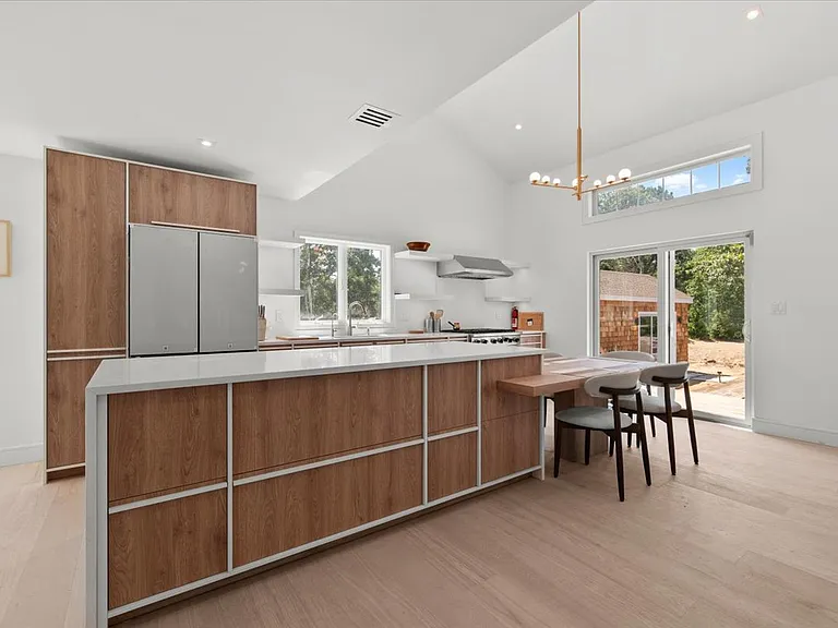 280 Shinnecock Hills Rd — Photo 44