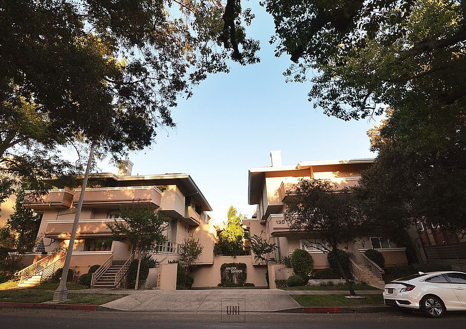 1st image of 130 S Mentor Ave #18