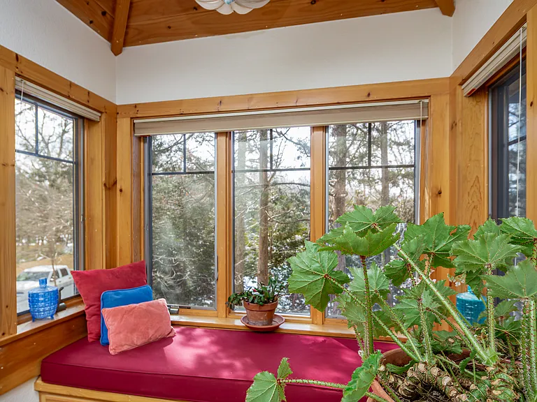 137 Norfolk Dr — Photo 7