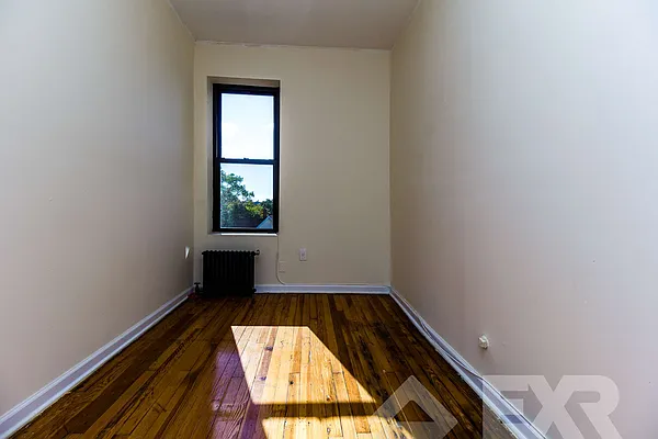 Rented by EXR | media 5