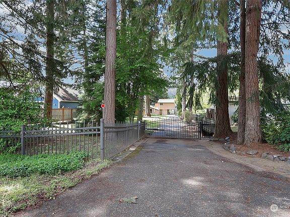 3rd image of 15394 Horseshoe Avenue SW