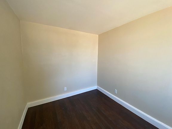 3rd image of 10633 S Manhattan Pl #1