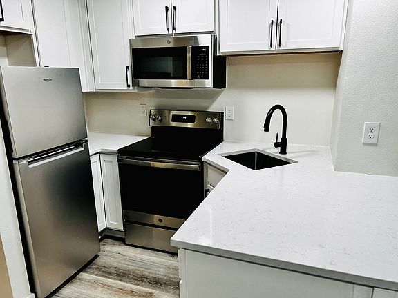 2nd image of 5618 N Greeley Ave APT E